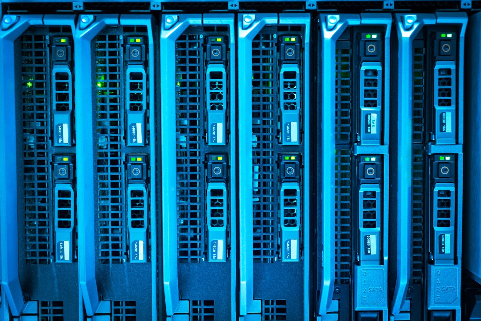 Rack UPS unit on a home lab shelf beside a mini PC — illustrating a budget UPS for home lab and NAS setup